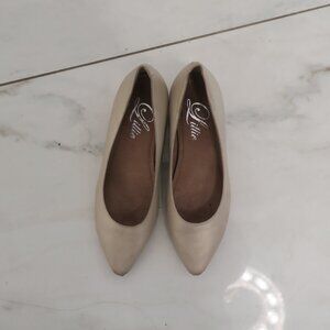 Blush 1 1/2 inch heels- size 6